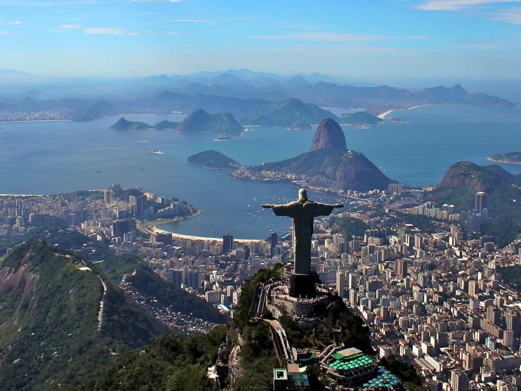 6. Kurtarıcı İsa Heykeli (Rio de Janeiro, Brezilya)