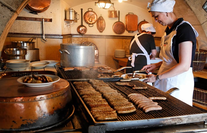 5. Dünyadaki ilk restoran Almanya'da açılmıştır.