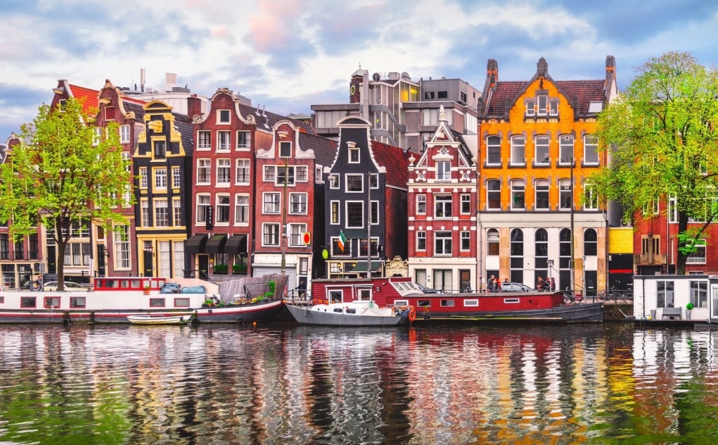 10. Başkent Amsterdam'da Evler Genelde Birbirine Bitişik ve Dardır. Çünkü...