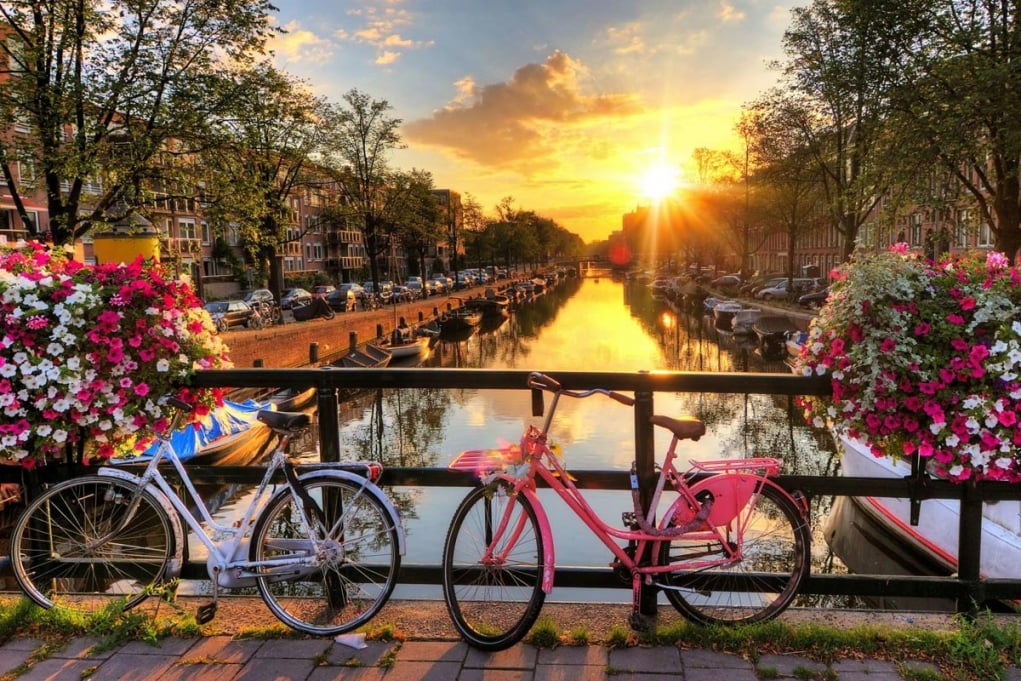 3. Hollandalılar Selamlaşırken Üç Kere Öpüşmektedir