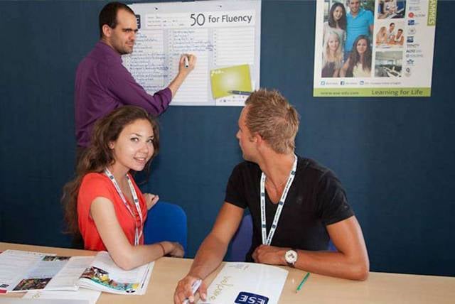 5. Çeşitli kurs seçenekleri bulunur.