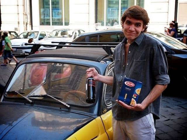 11. Uzun mesafeli ilişkilerinizi anlatıp durmanız