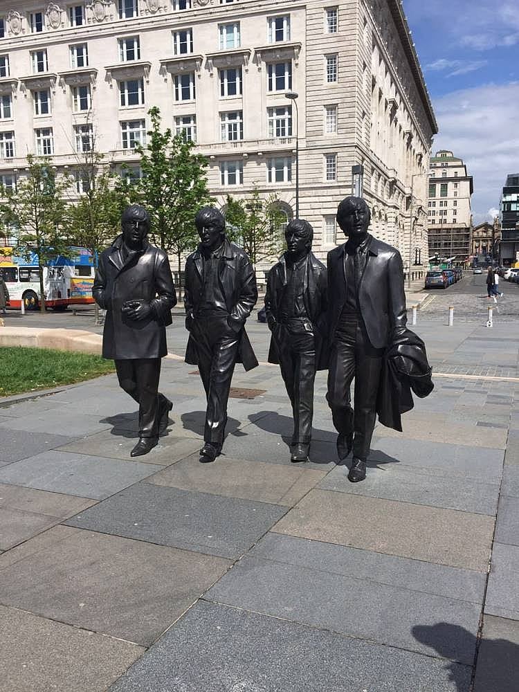 30. Şehrin merkezinde 4 adam!