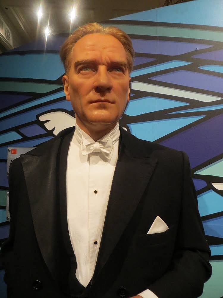 45. Barış elçilerinde gururumuz tek Türk, Atatürk!