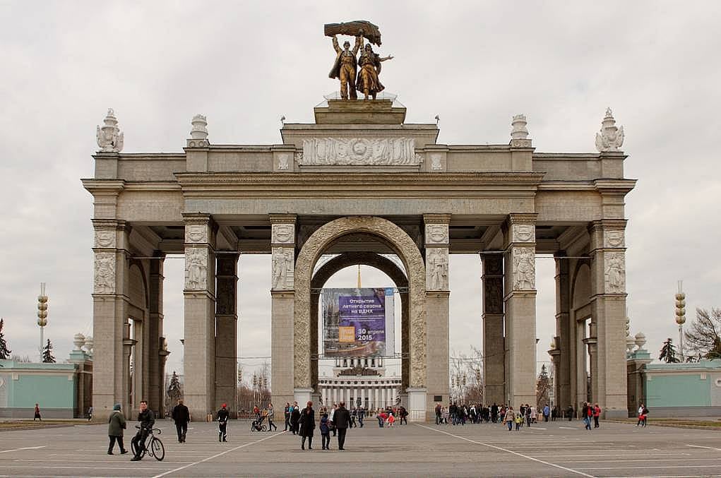 10. VDNKh (Vystavka Dostizheniy Narodnogo Khozyaystva) Rusya Fuar Merkezi • Moskova, Rusya