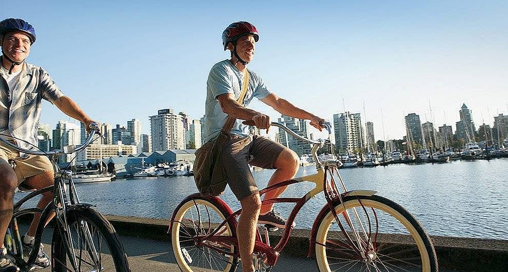 17. Ulaşım ağı çok gelişmiştir. İstediğiniz yere rahatça varabilirsiniz.