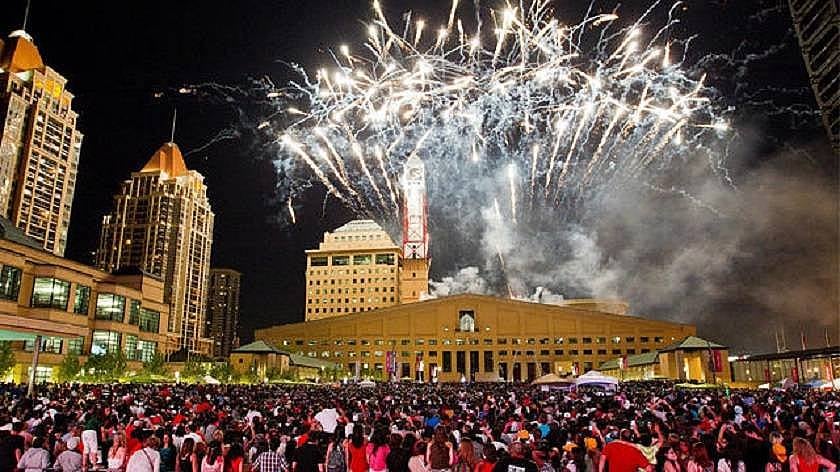 14. Her dönem festivaller düzenlenir.