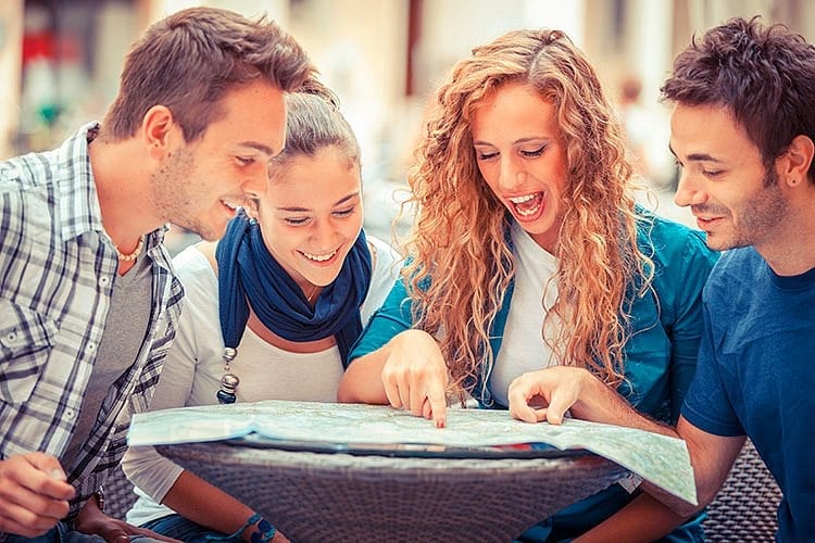 4. Yeni insanlarla tanışacaksınız.