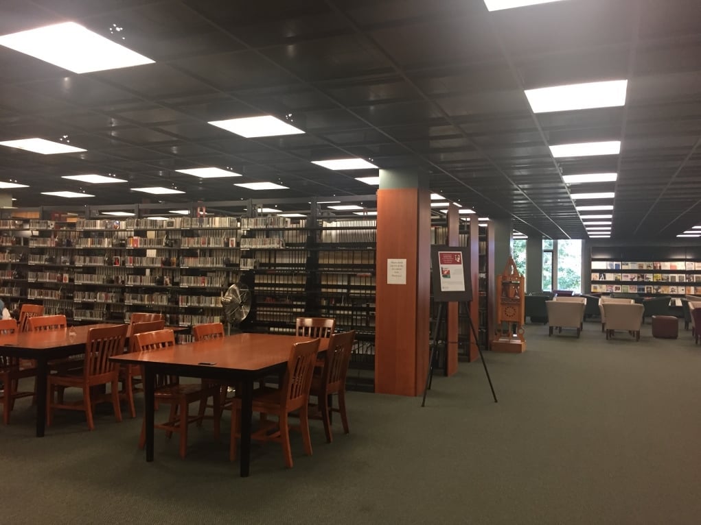 6. Kütüphane atmosferine bakarsın.