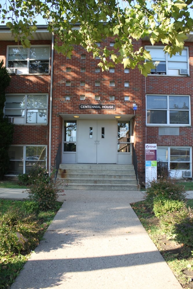 2. New Jersey'de konaklama ve yurt hayatında birçok imkan vardı.