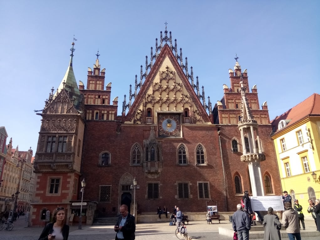 9. Pek çok önemli tarihi gelişmeye ev sahipliği yapmış bir ülkedir.