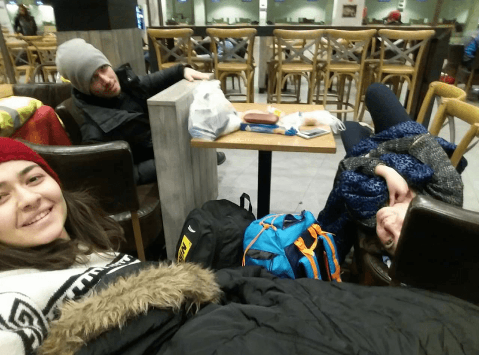 1. Havaalanında geceyi geçirme planı tamam, peki ya klimalardan gelen soğuk hava akımı?