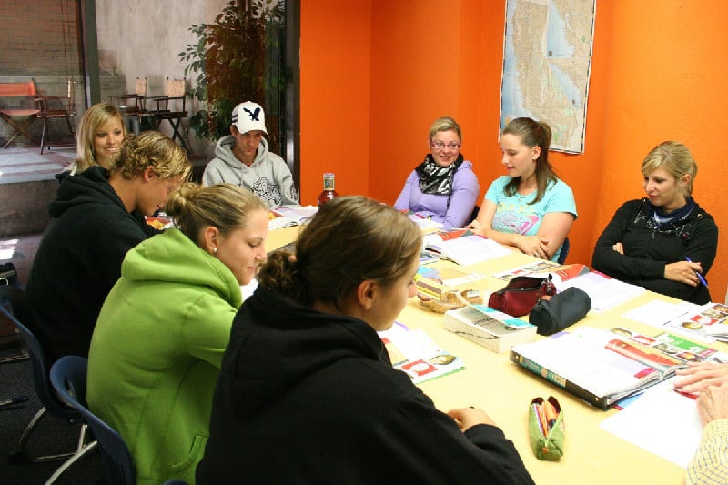 5. Çeşitli İngilizce eğitim seçenekleri mevcuttur.